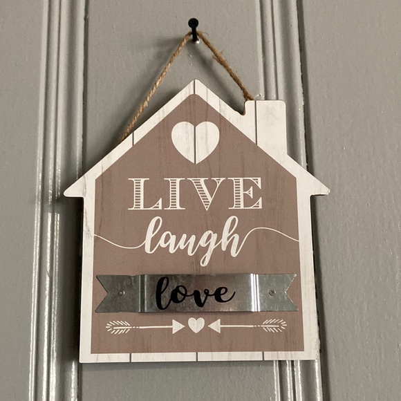 NWT 🤍 LIVE LAUGH LOVE House Shaped Wood & Metal Home Decor Sign - Picture 6 of 7